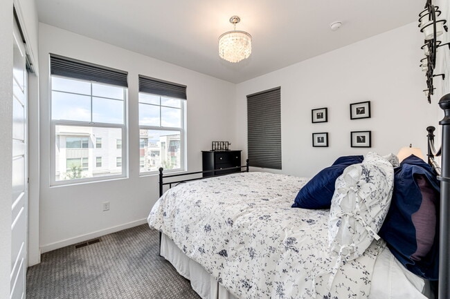 Building Photo - 8881 Southurst St