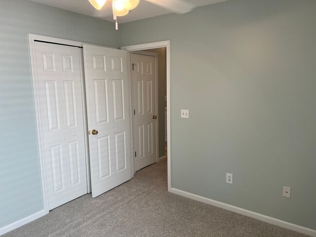 Building Photo - Beautiful Lake Side Location! Lake Linden ...