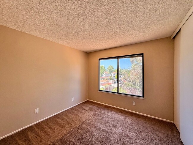 Building Photo - Fabulous 4 bedroom 2 1/2 Bath Home!