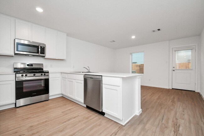 Building Photo - 18710 Gissi Dr