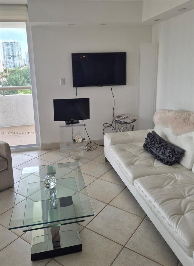 Building Photo - 15645 Collins Ave
