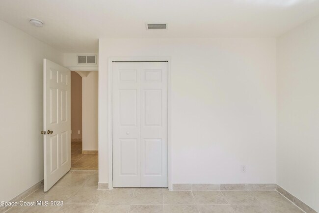 Building Photo - 502 Whitehall Ave SW