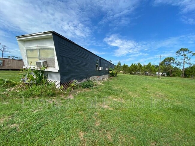 Building Photo - 8086 Heck Dr