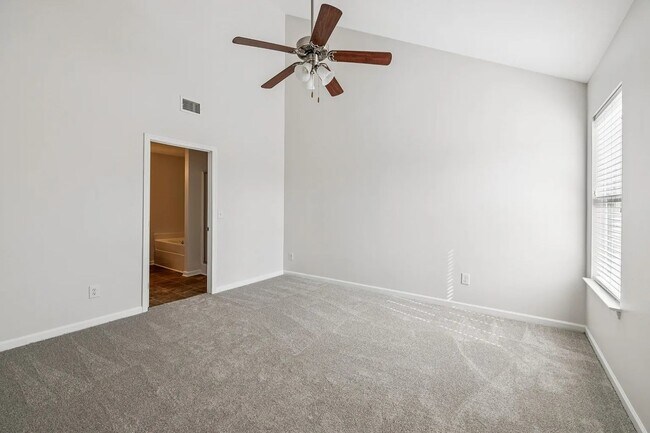 Building Photo - 1067 Muna Ct