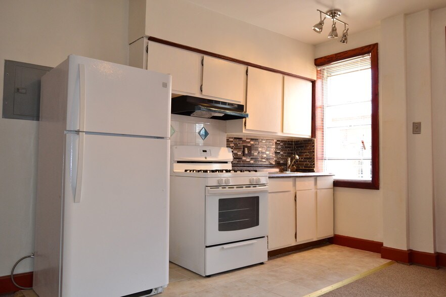 Primary Photo - 1622 Bainbridge St