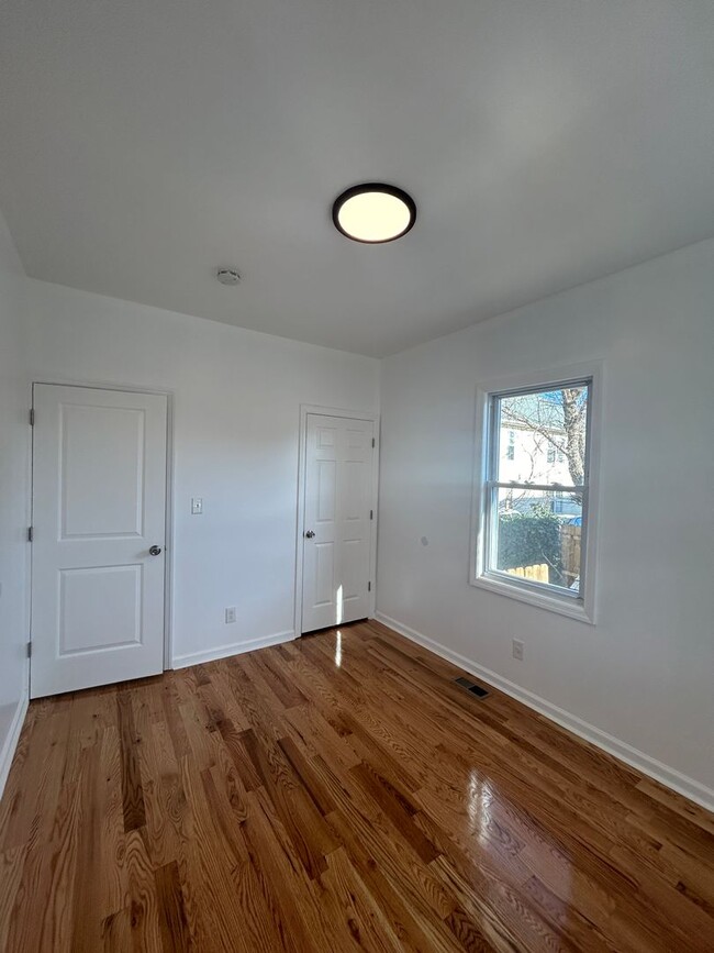 Building Photo - Amazing 2 bedroom with large bonus room for rent in Asbury Park!