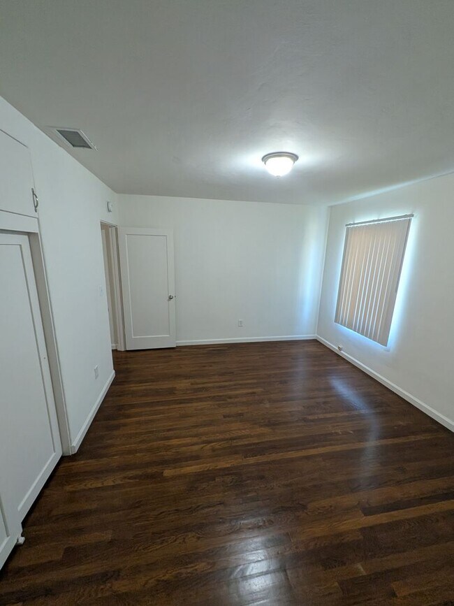 Building Photo - PC - 6673-6675 Amherst