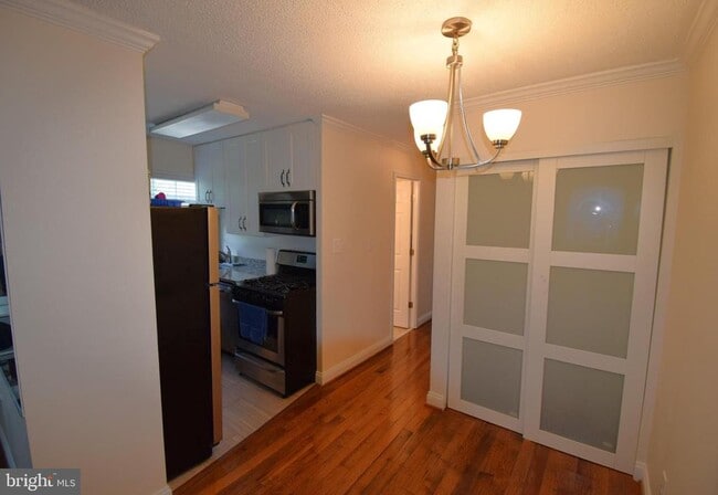 Building Photo - 2241 Farrington Ave