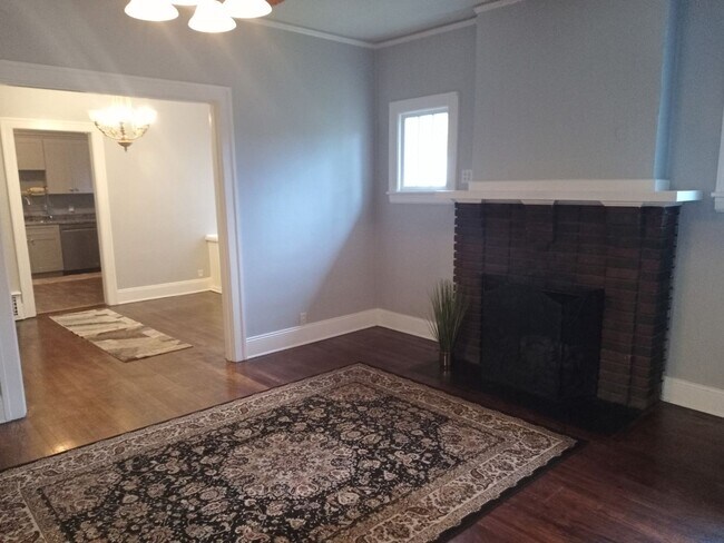 Building Photo - Gorgeous house walking distance from Biltmore Village available now!