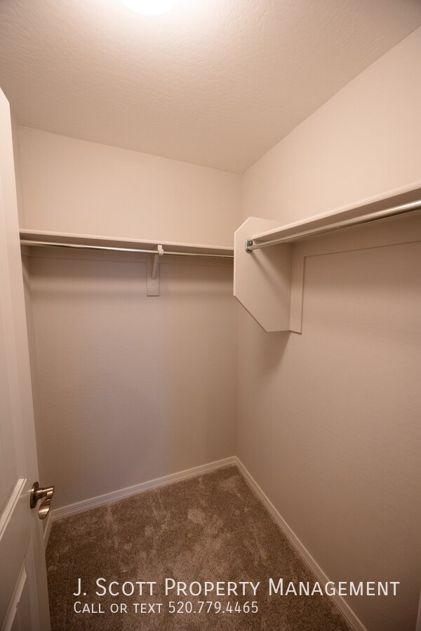 Building Photo - 5839 N 88th Ln