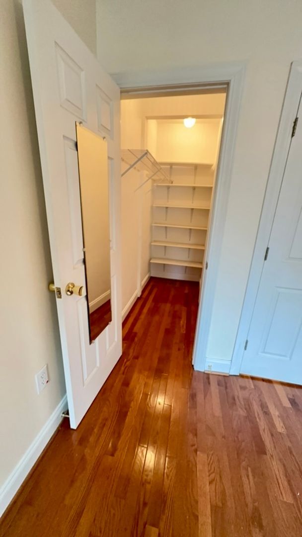 Building Photo - Bright & Modern 1-Bedroom Condo in Heathwood Court – Walkable & Inviting ~ Available May 2026!