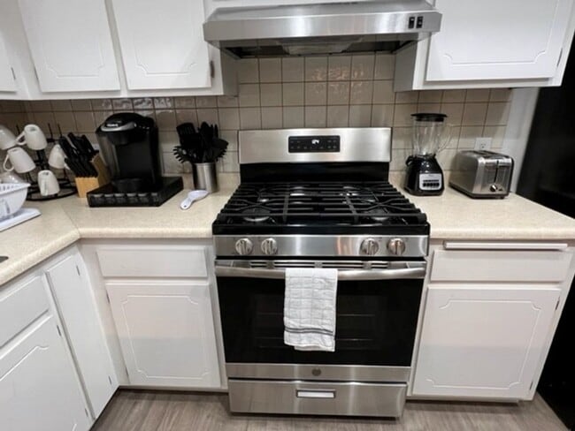 Building Photo - Furnished 3 BR Vacation Rental Includes utilities Near Target Center/Golf/Hwy 95