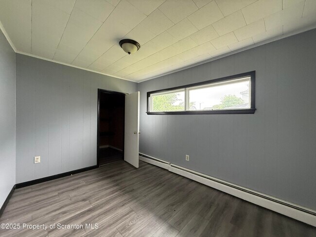 Building Photo - 1332-1332 Bryn Mawr St