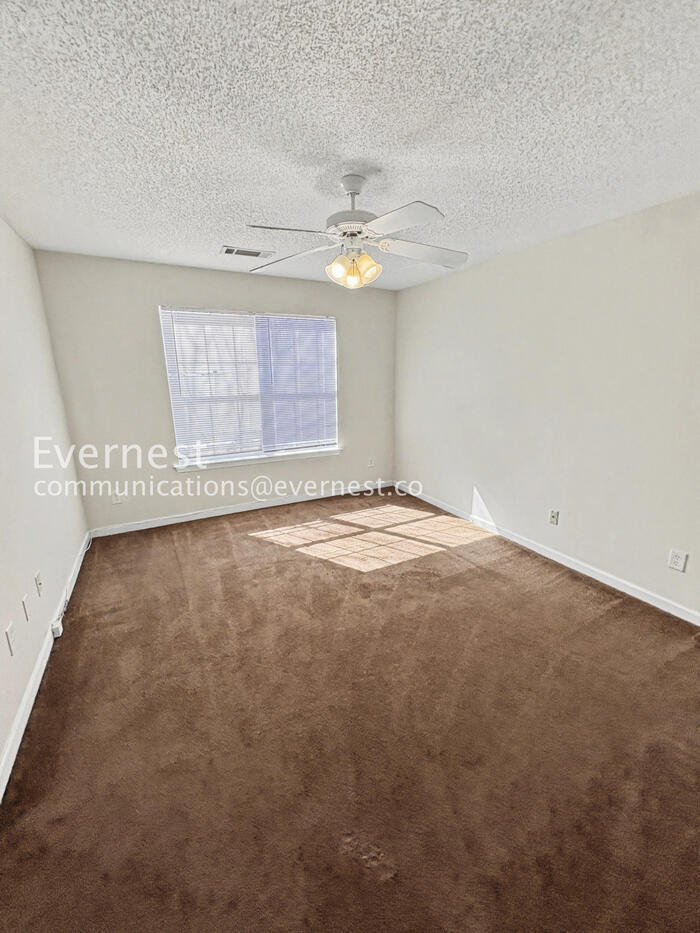 Building Photo - 7688 Creekside Ln