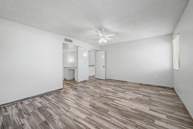 Building Photo - 12714 W Crystal Lake Dr