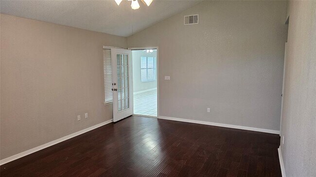 Building Photo - 16 Brenda Ln