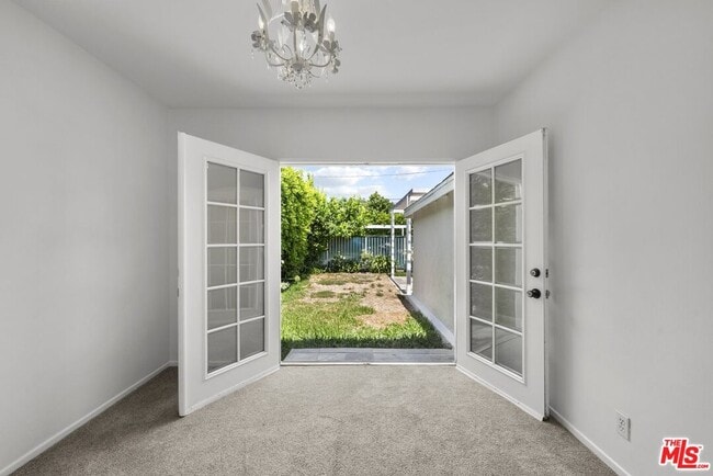 Building Photo - 923 W Orange Grove Ave