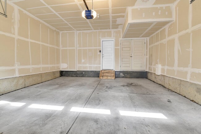 Building Photo - $2,620.95 - 3 Bed, 2.5 Bath Home in Aurora with AC and In Unit Laundry!