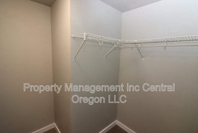 Building Photo - 1472 NE Whisper Ridge Dr