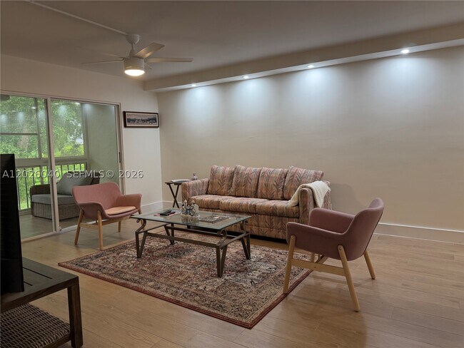 Building Photo - 7350 Kinghurst Dr