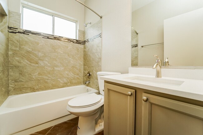 Building Photo - Inviting 3-Bedroom Home in Tucson, AZ