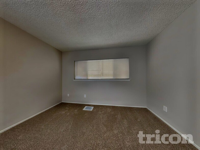 Building Photo - 1344 Shaddick Dr
