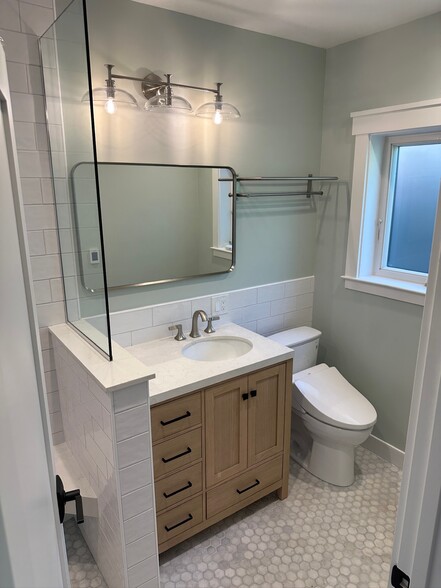 upscale bath - 2203 Park Ave