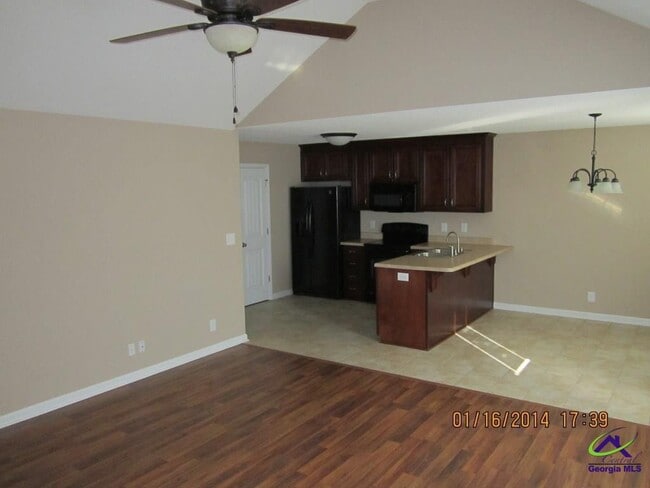 Building Photo - 135 Coronation Dr