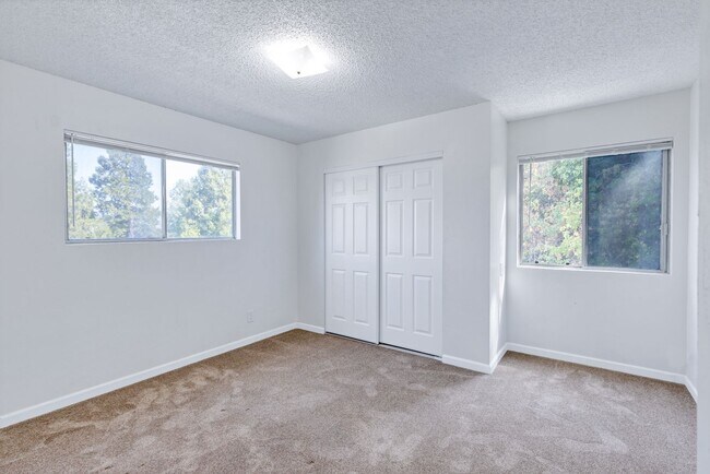 Building Photo - 39-41 Griggs Lane