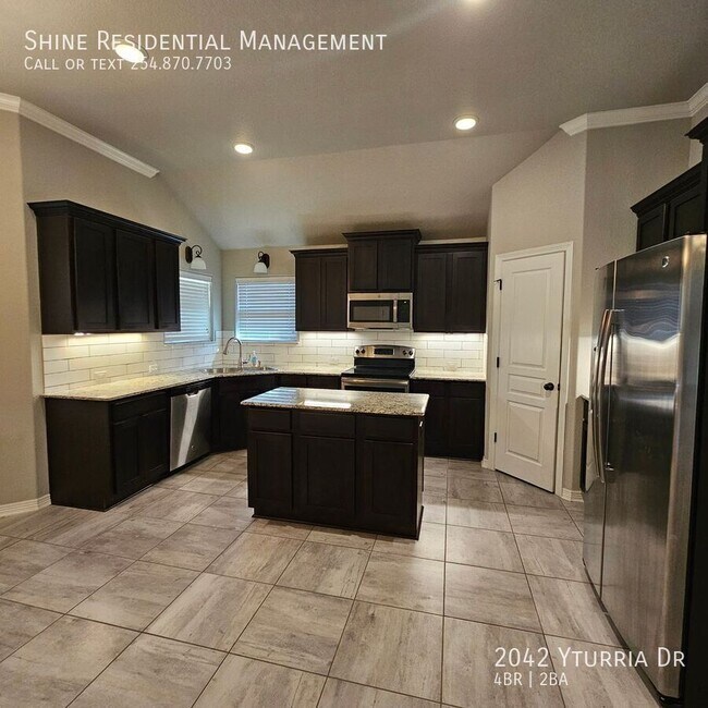 Building Photo - 2042 Yturria Dr