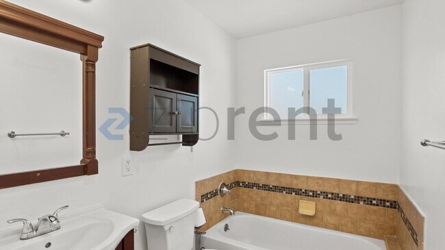 Building Photo - Unit