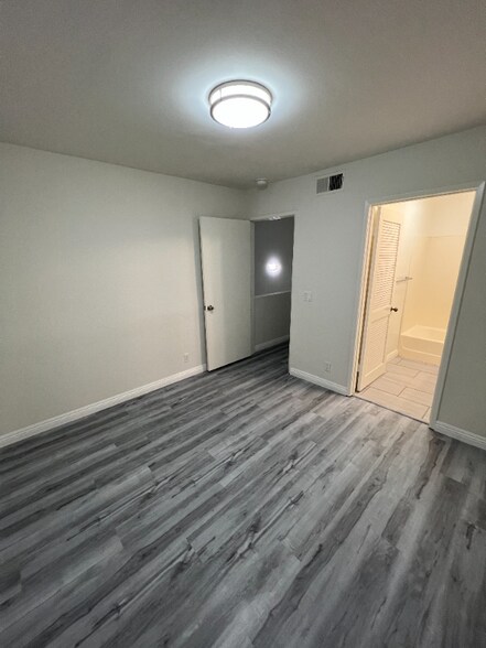 Building Photo - 1600 S Bentley Ave