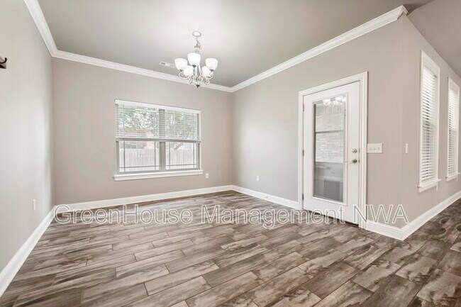 Building Photo - 4402 SW Alfalfa Ave