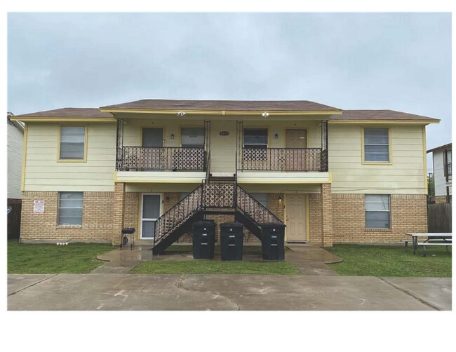 Primary Photo - 4805 Rainbow Cir