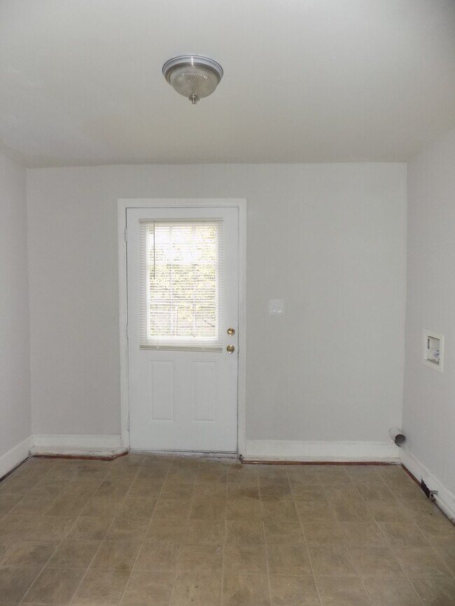 Building Photo - 3850 Capers Ave