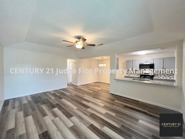 Primary Photo - Fully Renovated 2/2/1 Duplex For Rent!