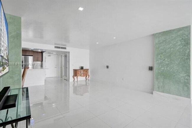 Building Photo - 6450 Collins Ave