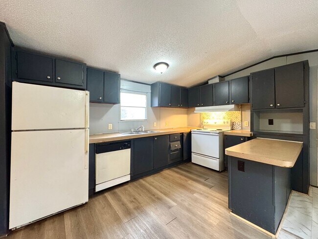 Building Photo - 3/2 Split Floor Plan!