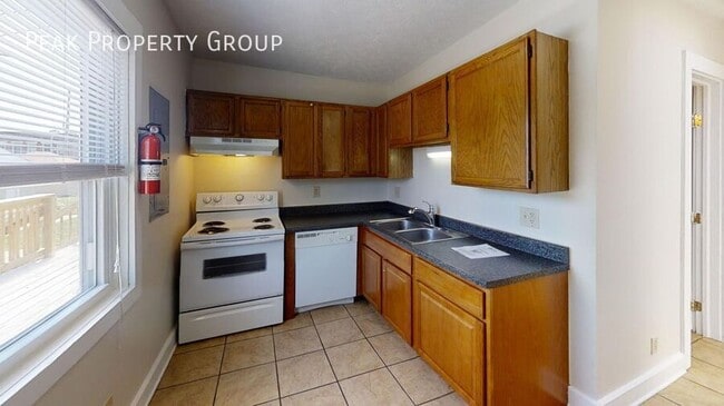 Building Photo - 1372 Indianola Ave