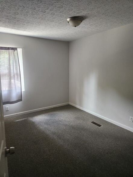 Building Photo - 3109 Wildwood Dr