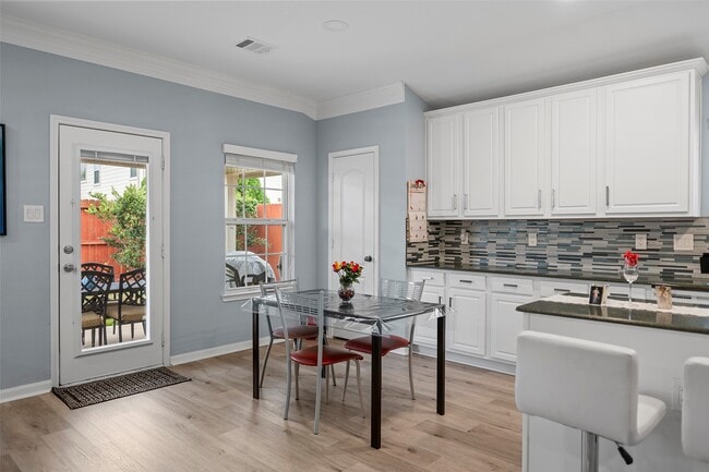 Building Photo - 16711 Canyon Whisper Dr