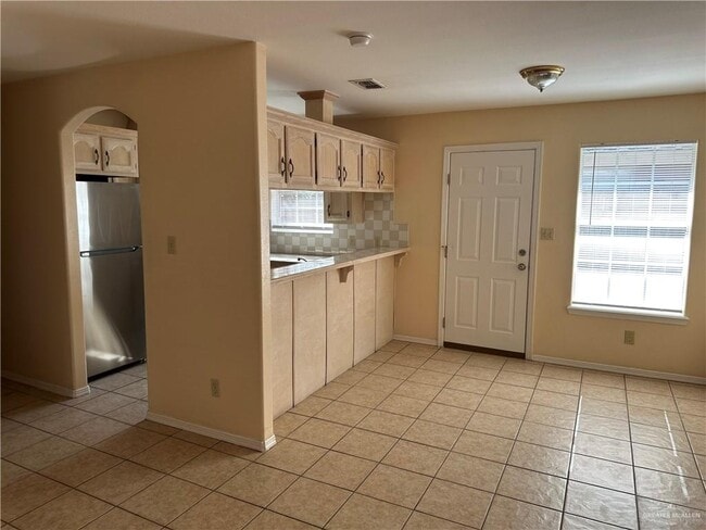 Building Photo - 16 West Dr