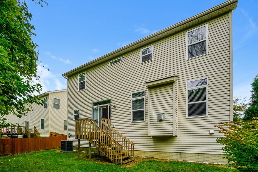Building Photo - 985 Preble Dr