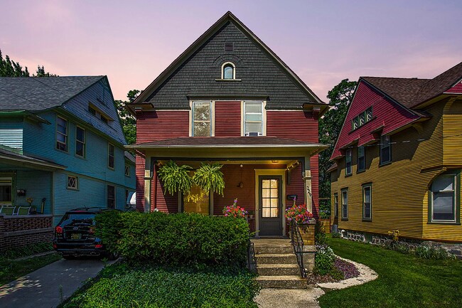 Building Photo - 329 Hollister Ave SE