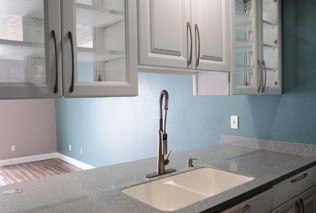 Building Photo - 4705 Athalia Dr