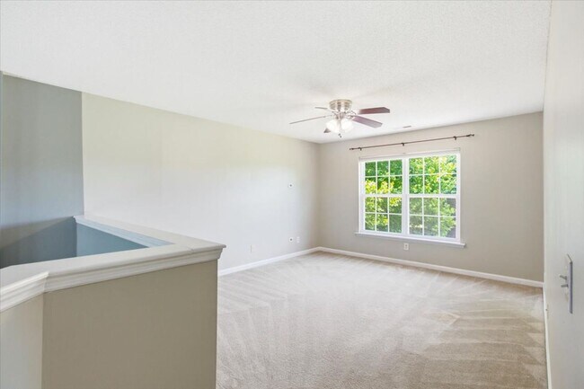 Building Photo - 3 Bedroom 2 Bathroom Home