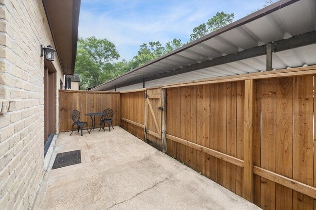 Building Photo - 11711 Memorial Dr