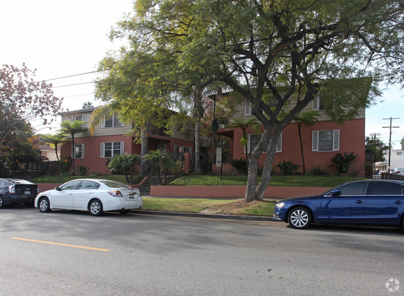 Building Photo - Isles of Charm Apartments