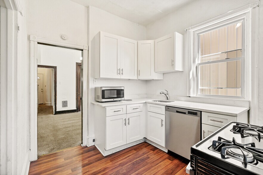 Building Photo - 356 Ophelia St