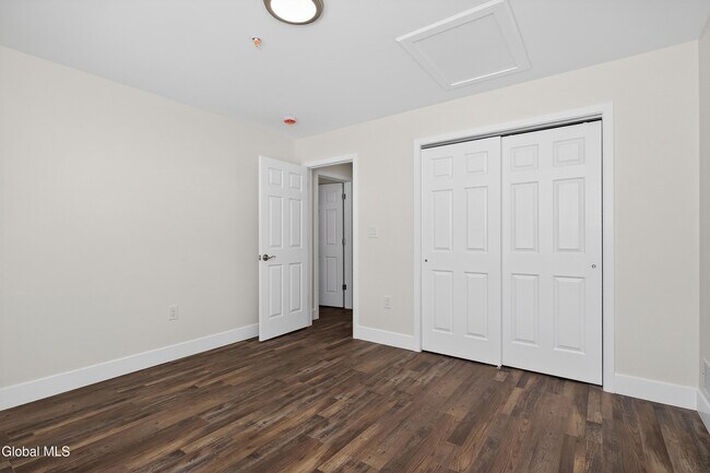 Building Photo - 6 Arrow St